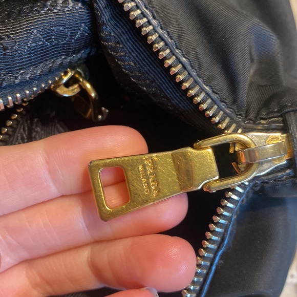 Prada Handbag Authentic. - Picture 12 of 14